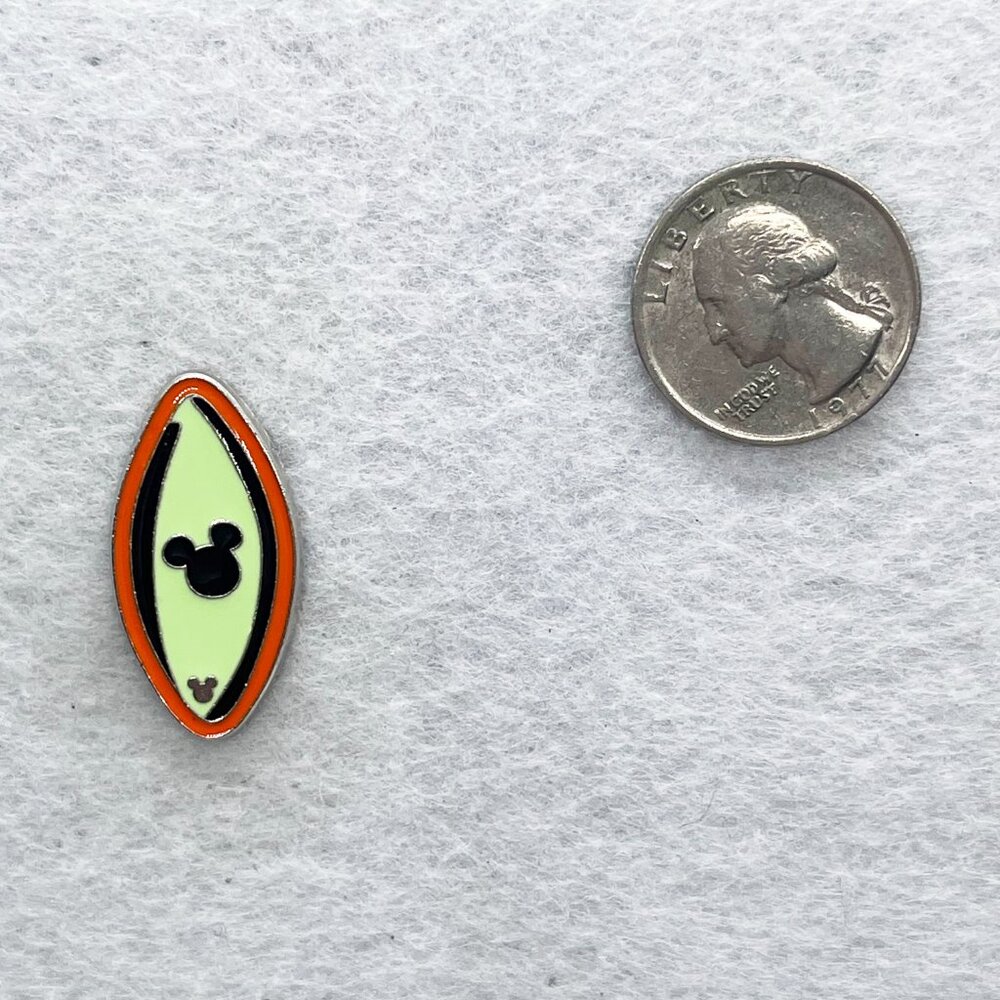 🔮 5/$25 Disney Caribbean Beach Resort Surfboard Pin - Picture 2 of 3